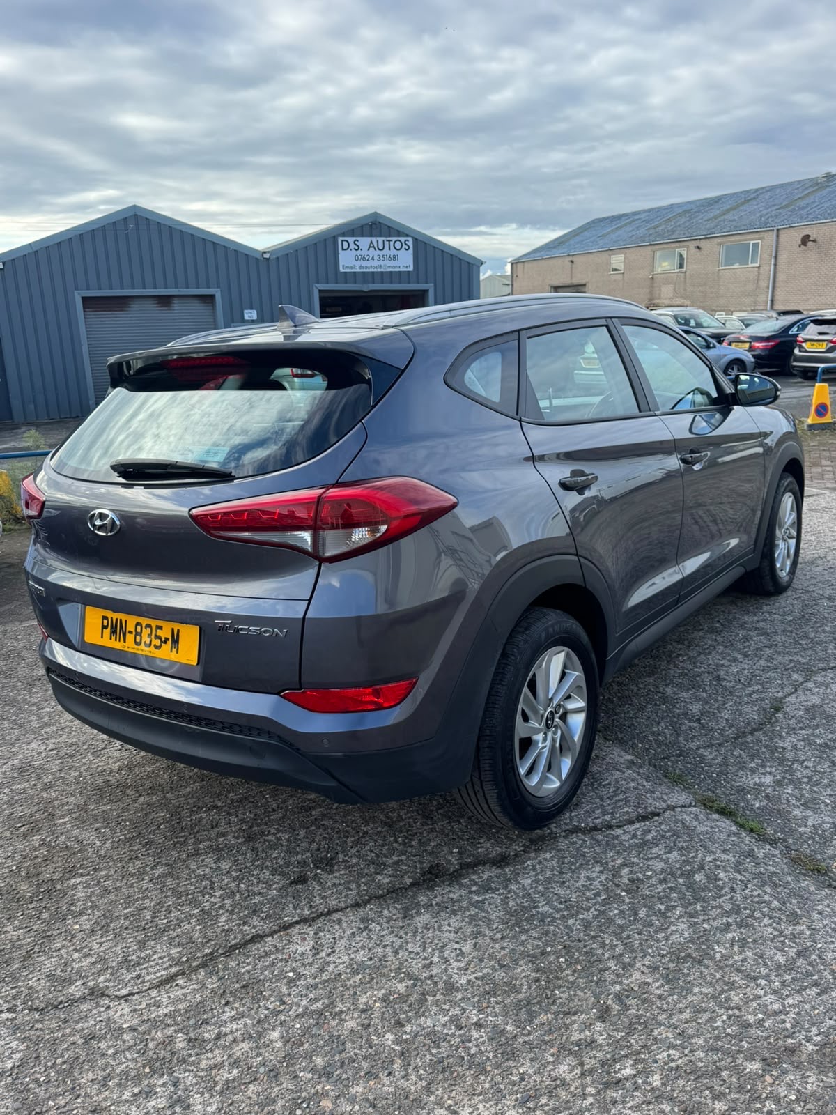 HYUNDAI TUCSON SE NAV view 1