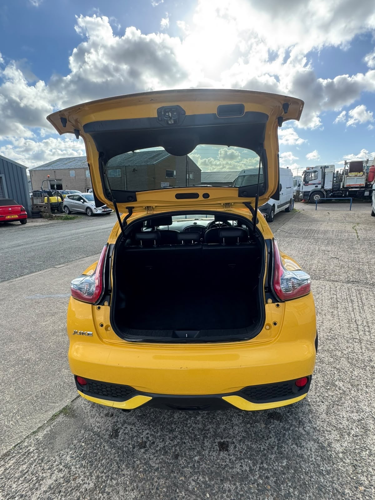 NISSAN JUKE TEKNA view 2